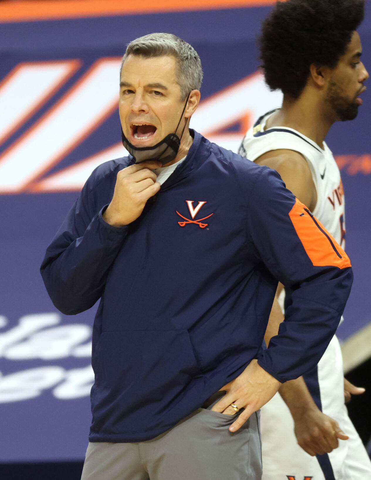 122220-cdp-sports-uva-mbball323.JPG